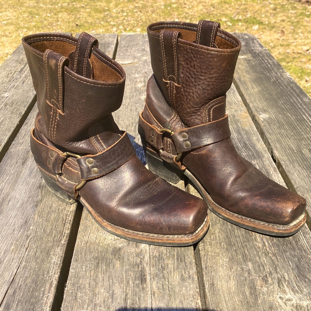 Classic Harness Frye boots size 7 Womens, style # 77455